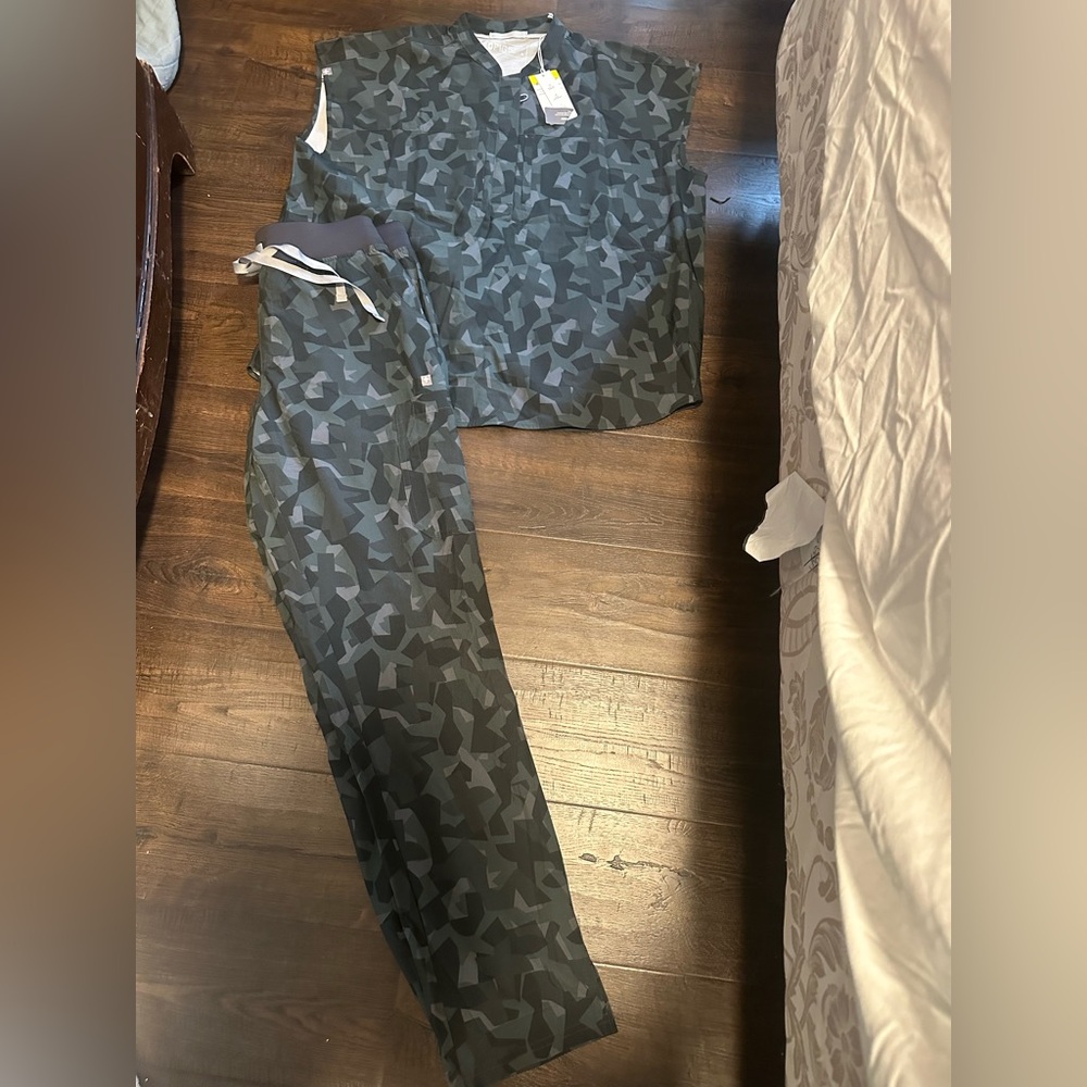 Figs Women's Gray Camouflage Joggers